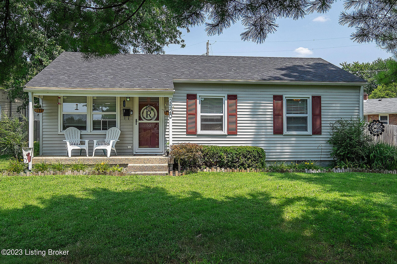 Property Photo:  2520 Fureen Dr  KY 40218 