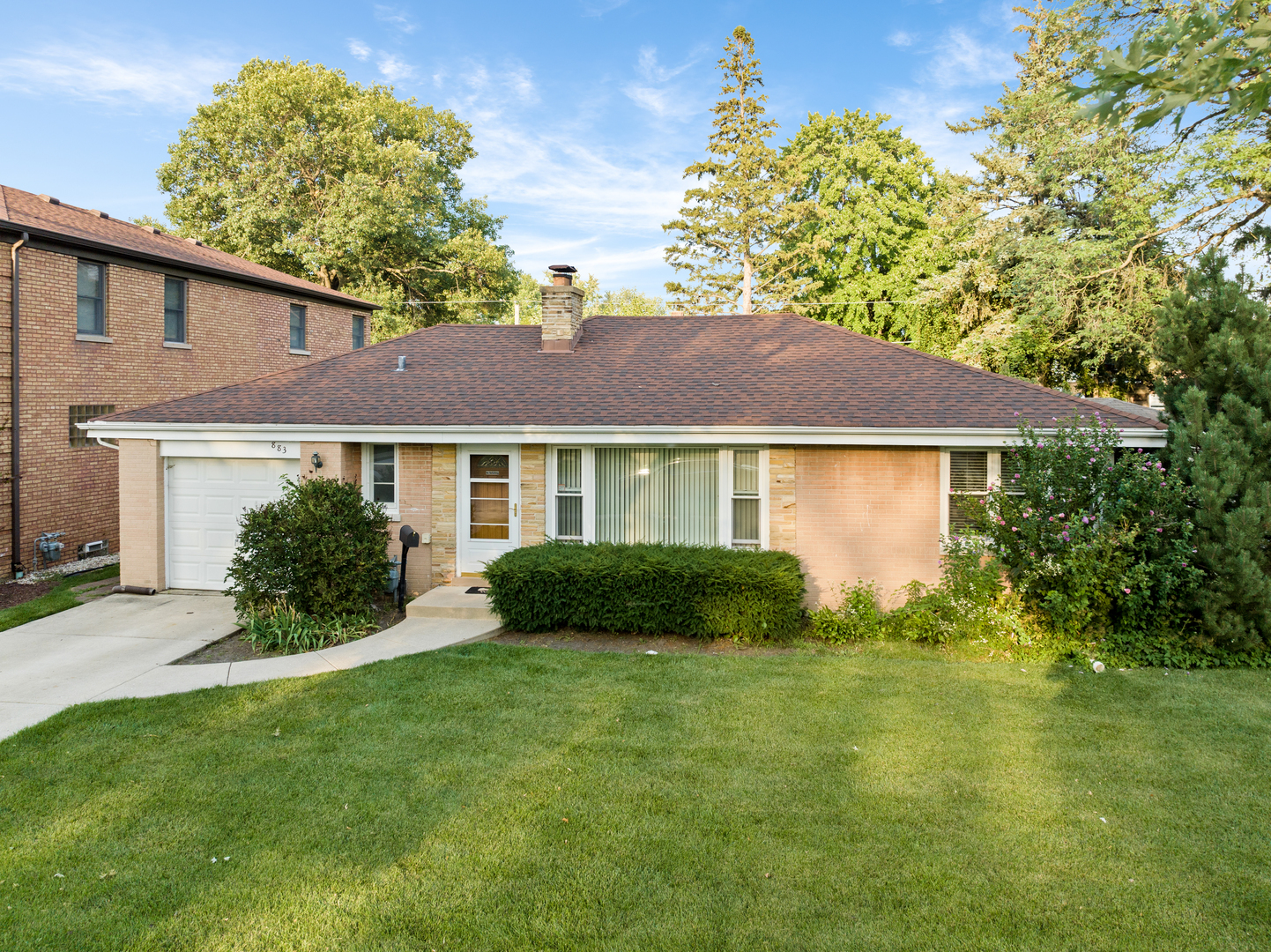 Property Photo: 883 Webster Lane IL 60016
