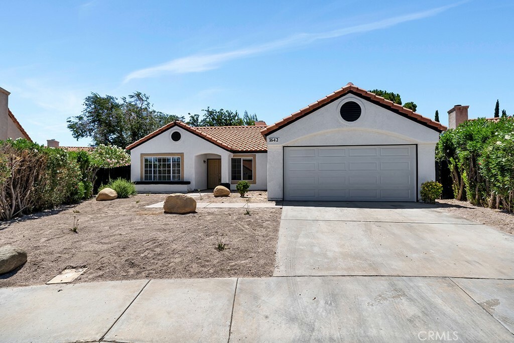 Property Photo:  1642 Coventry Place  CA 93551 