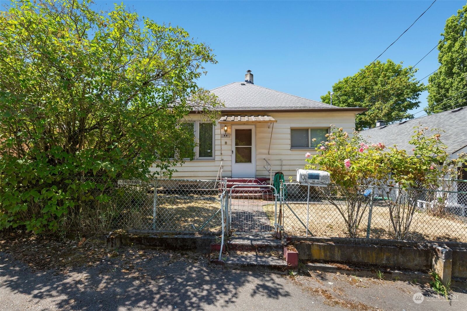 Property Photo: 4007 22nd Avenue SW WA 98106