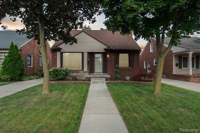 Property Photo:  320 Devonshire Street  MI 48124 