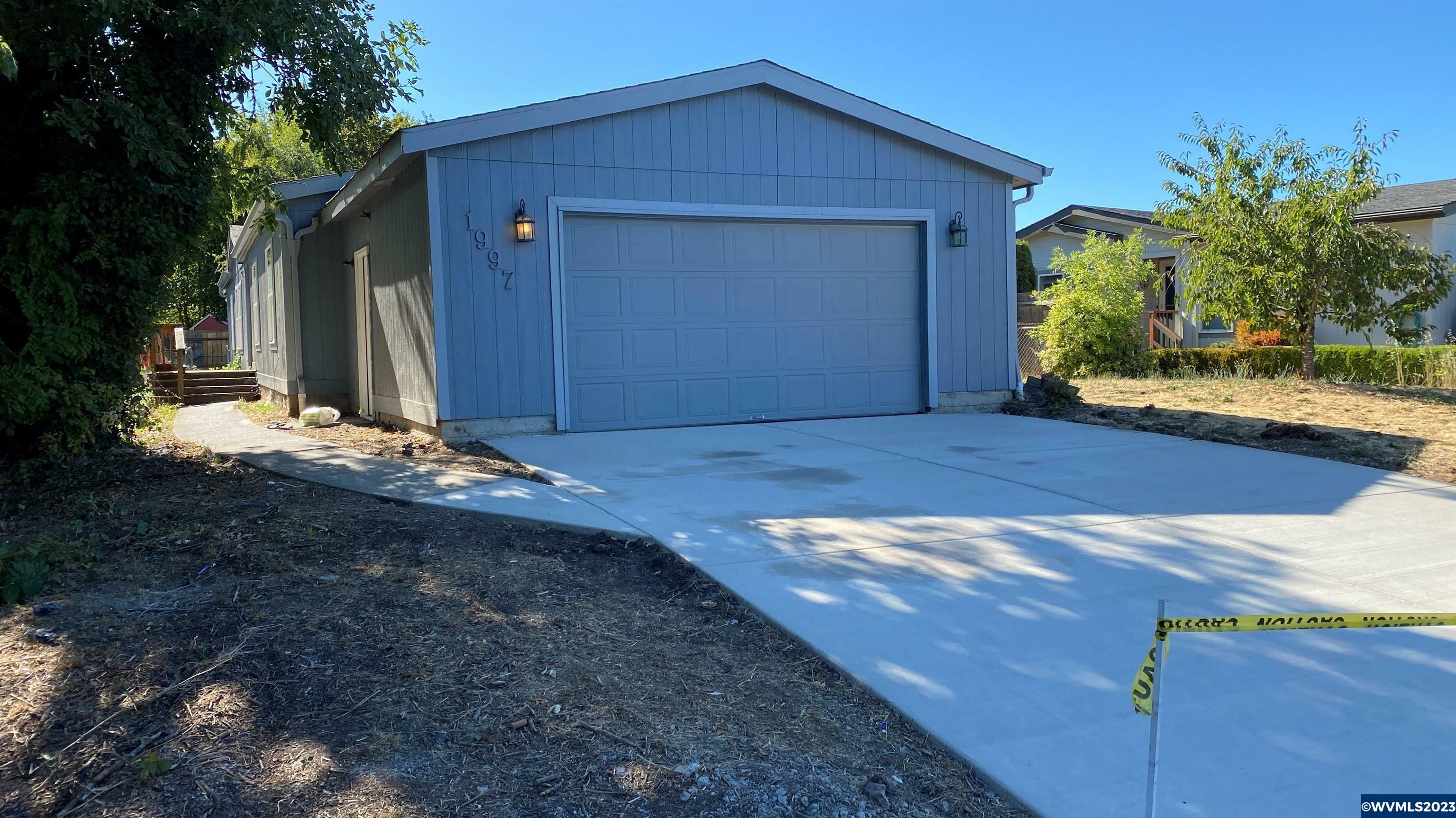 Property Photo:  1997 SE Virginia Dr  OR 97338 