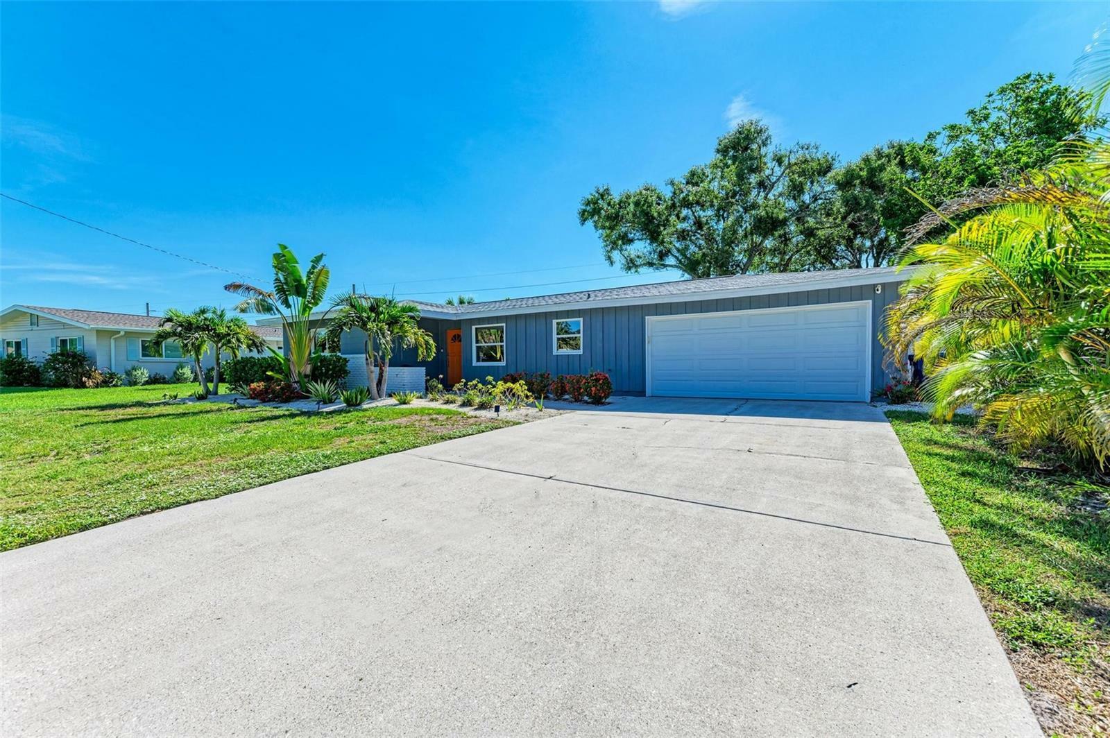 Property Photo:  2623 Suncrest Drive  FL 34239 