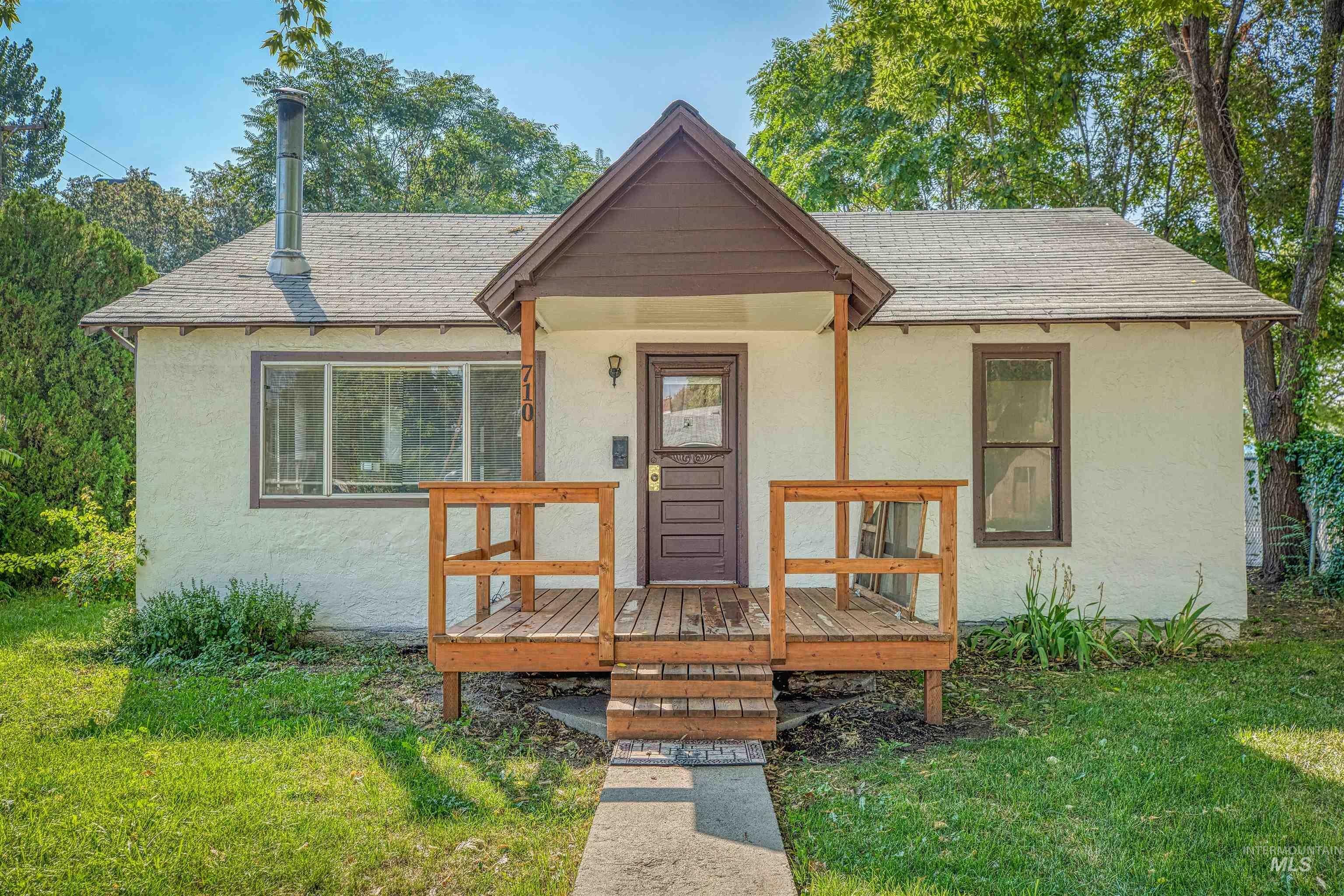 Property Photo: 710 N 9th Ave. ID 83605