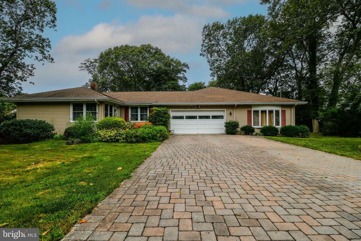 Property Photo:  892 Briar Avenue  NJ 08753 