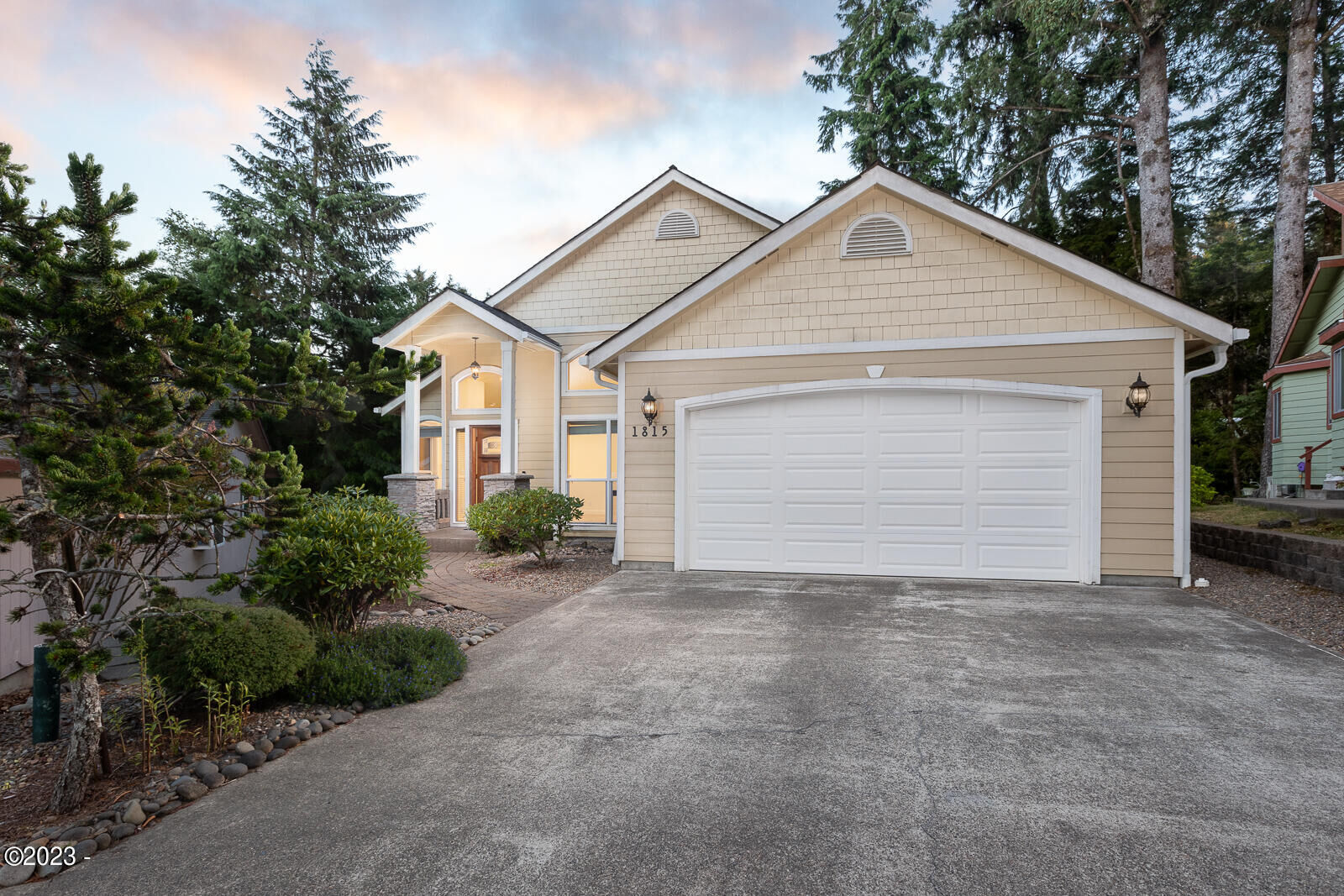 Property Photo:  1815 NE Tide Avenue  OR 97367 