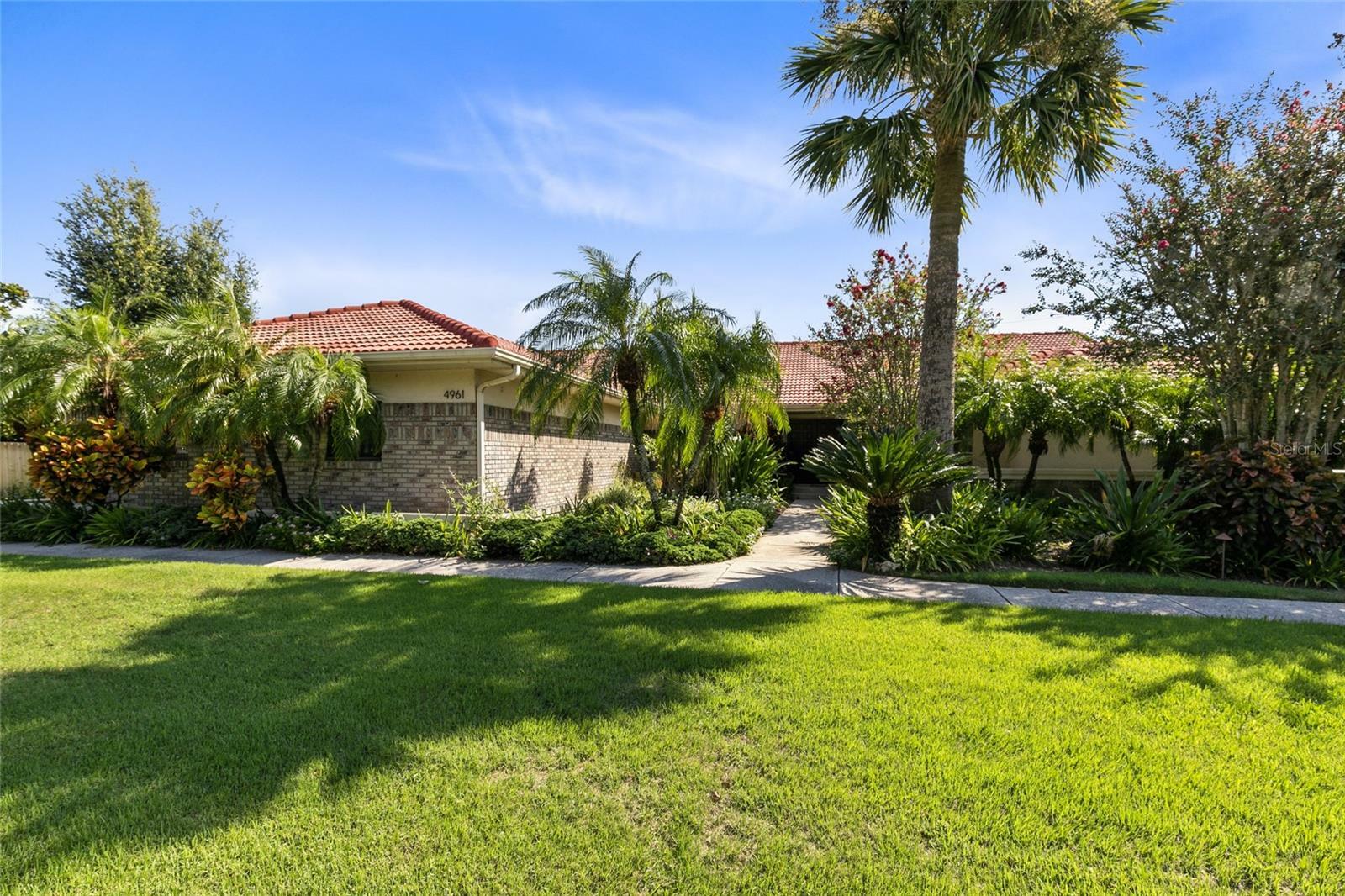 Property Photo: 4961 Courtland Loop FL 32708