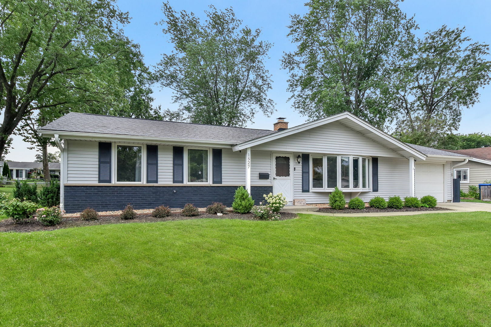 Property Photo:  1527 Kingston Lane  IL 60193 