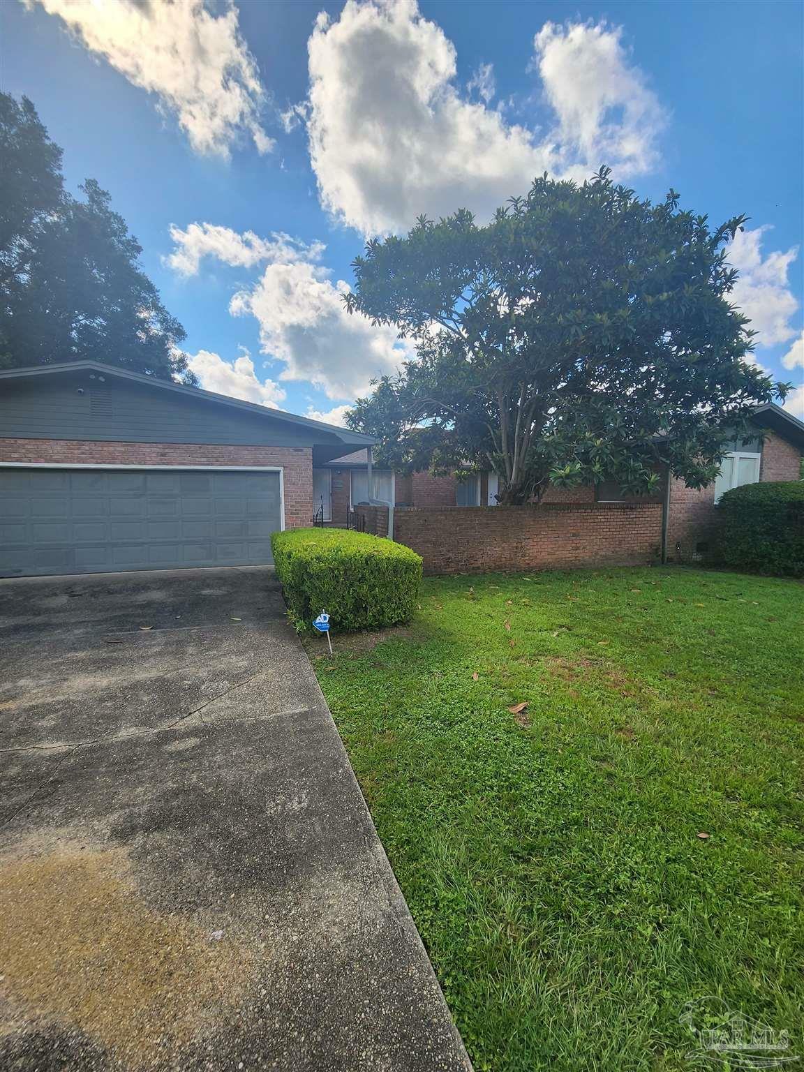 Property Photo:  6704 White Oak Dr  FL 32503 