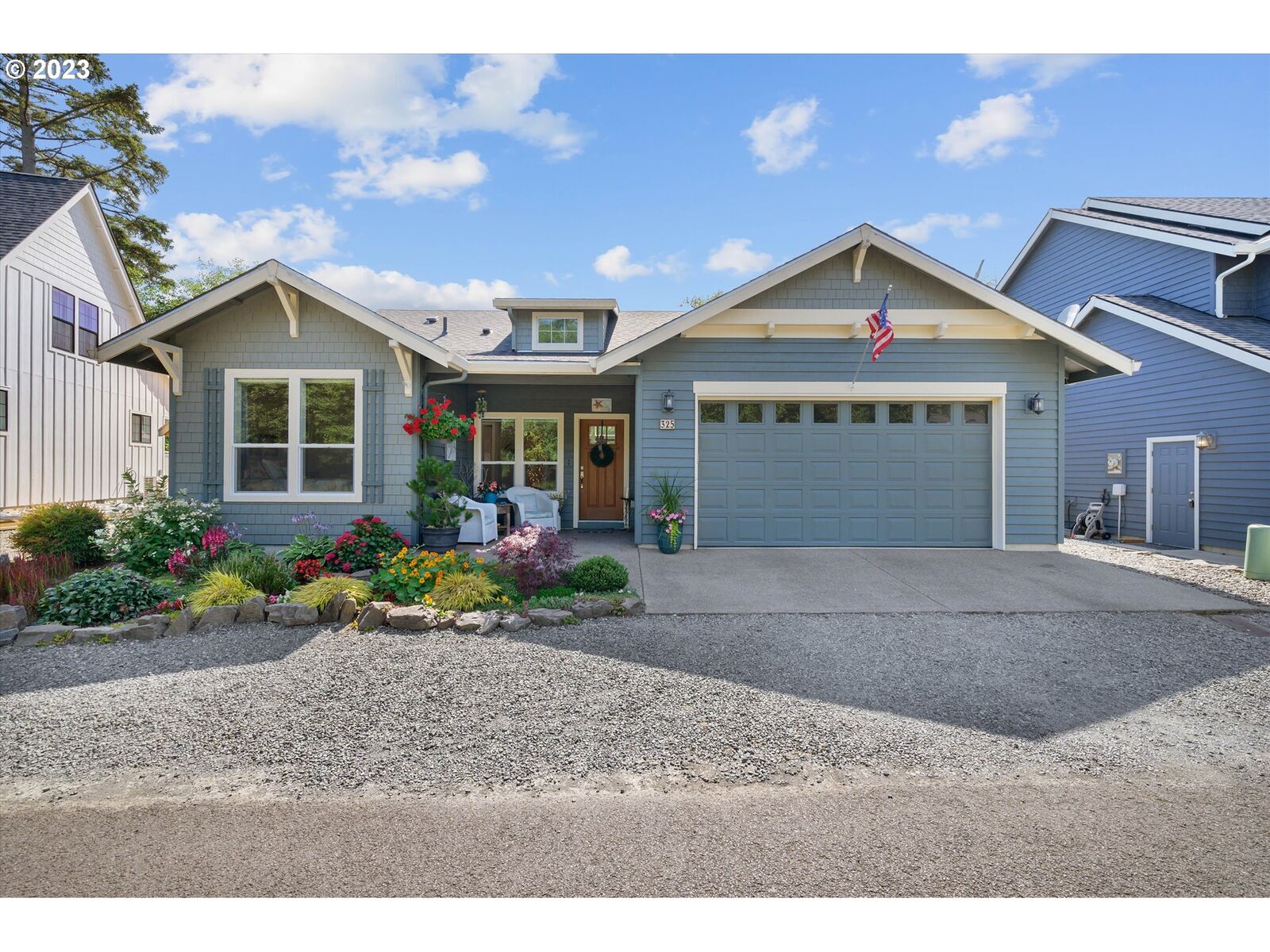 Property Photo: 325 N Juniper Ct OR 97136