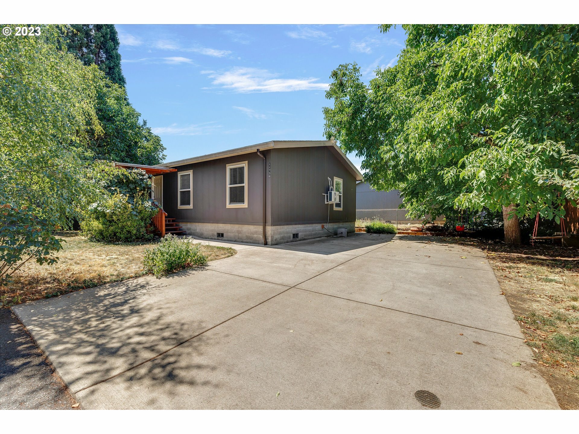 Property Photo: 11730 SE Pardee St OR 97266