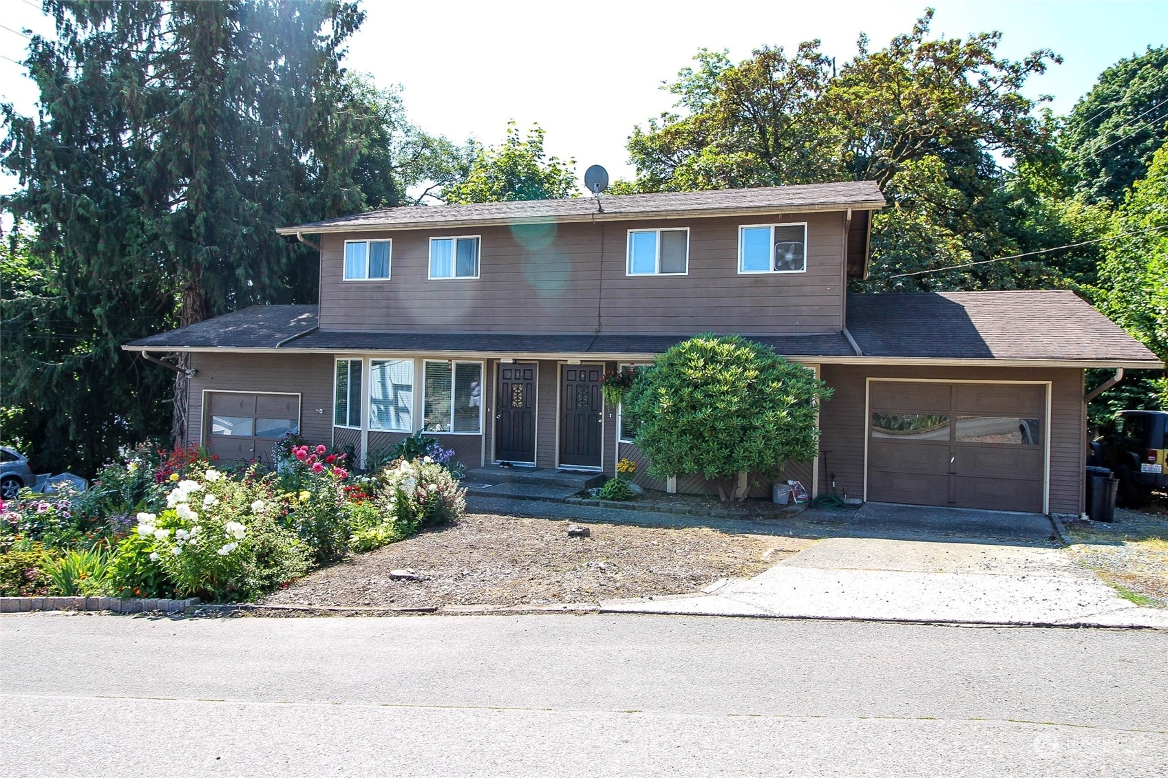 Property Photo: 2118 49th Street SE WA 98203