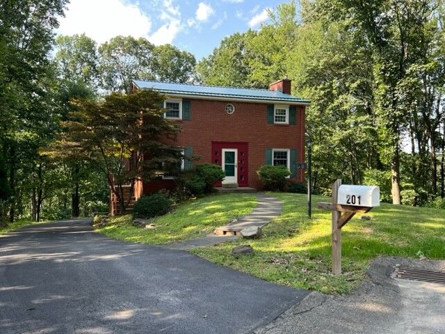 Property Photo:  201 Woodbury Drive  PA 15601