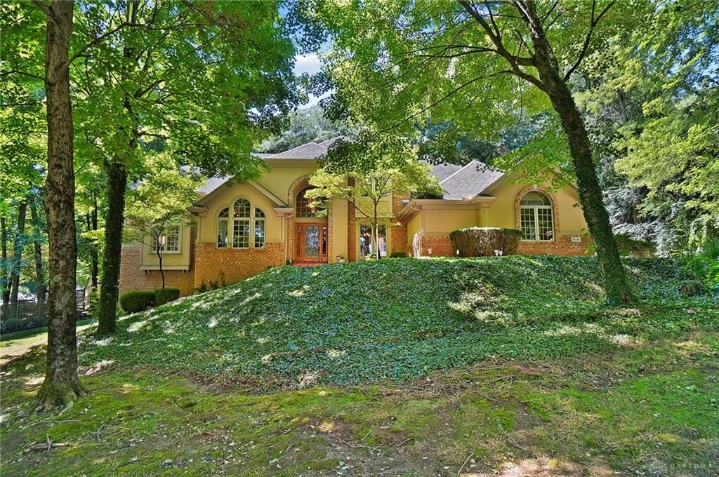 Property Photo: 516 Rustic Trail OH 45434