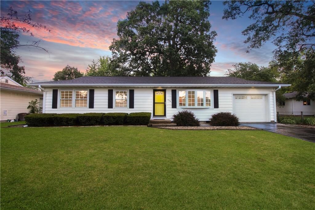 Property Photo:  236 Oak Drive   61913 