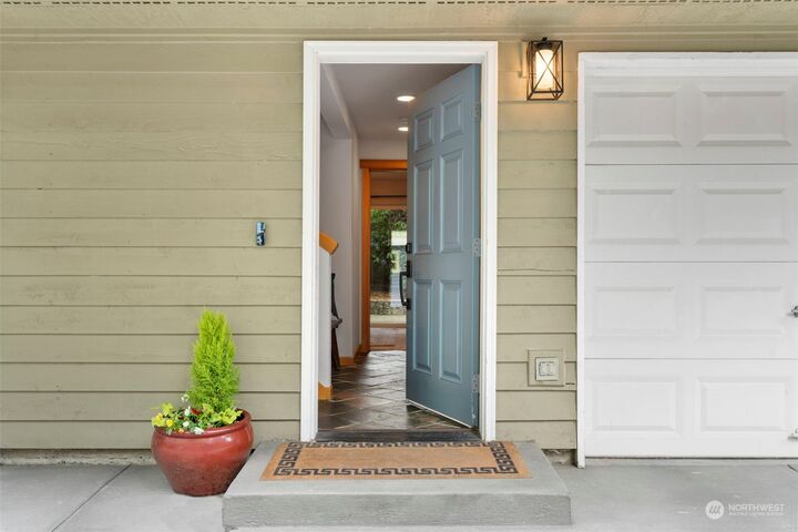 Property Photo: 6714 Alonzo Avenue NW A WA 98117