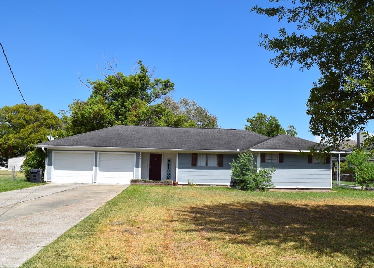 Property Photo:  760 Magnolia St  TX 77611 