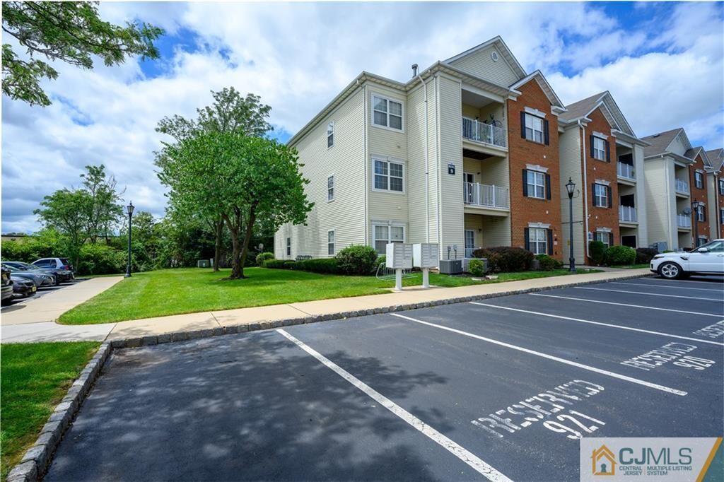 Property Photo: 913 Del Negro Court 913 NJ 07080