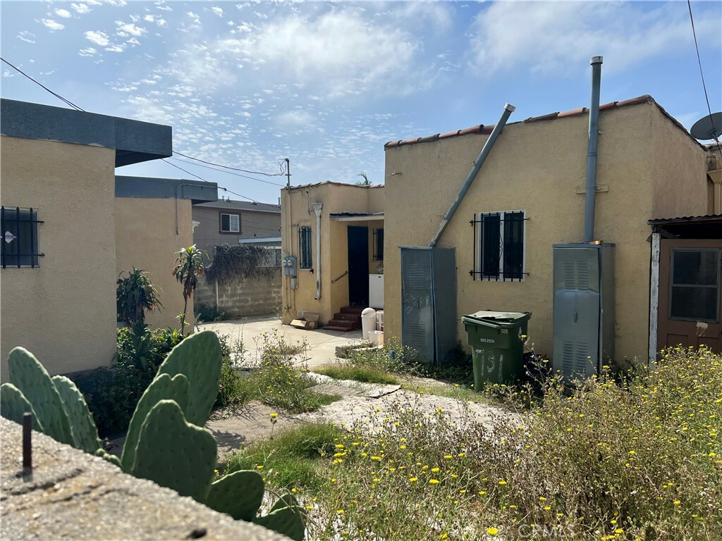 Property Photo:  731 W 79th Street  CA 90044 