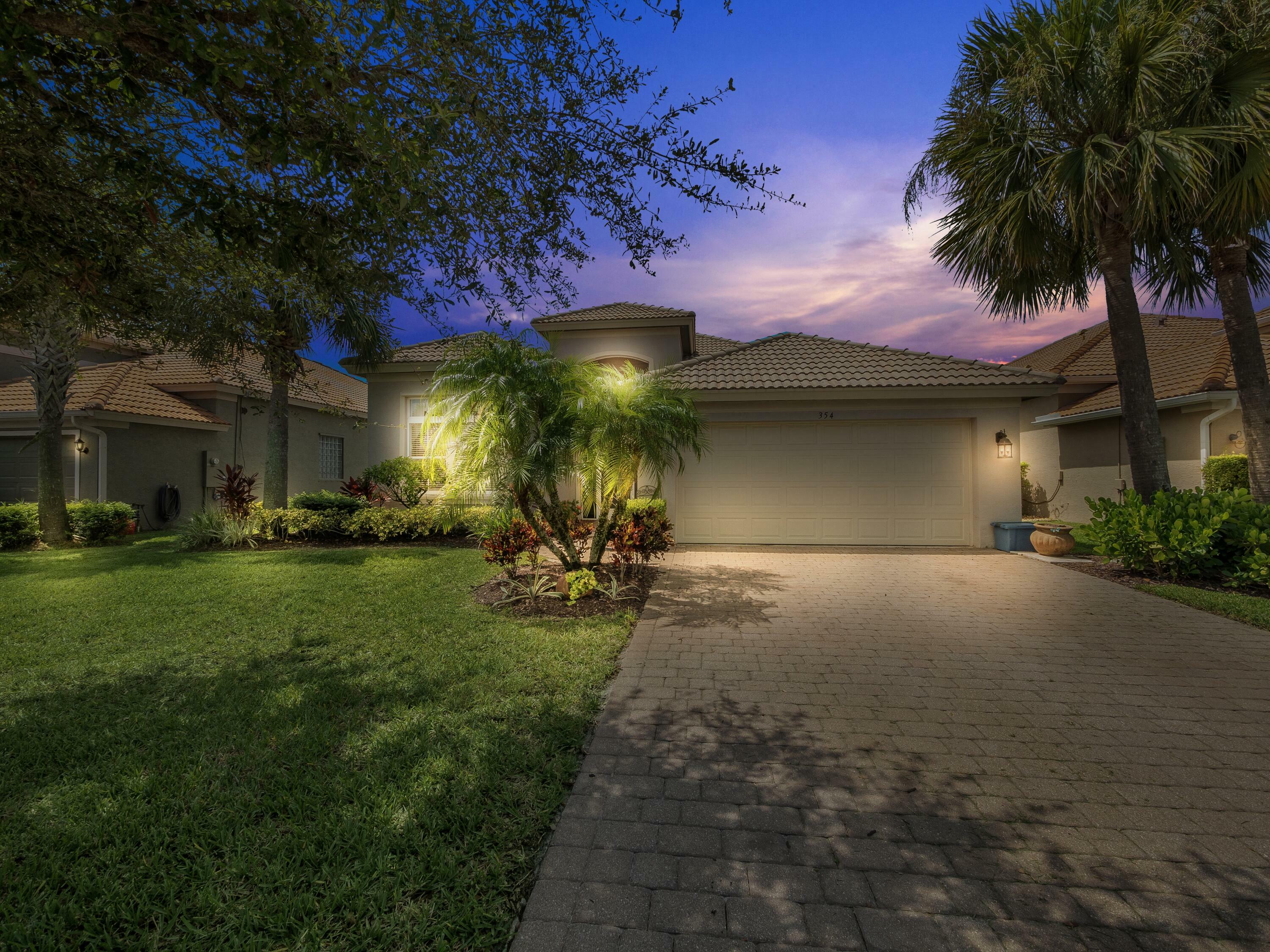 Property Photo:  354 NW Stratford Lane  FL 34983 