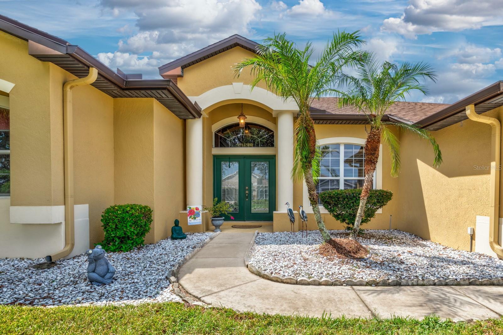 Property Photo:  27303 Gingerbread Place  FL 34748 