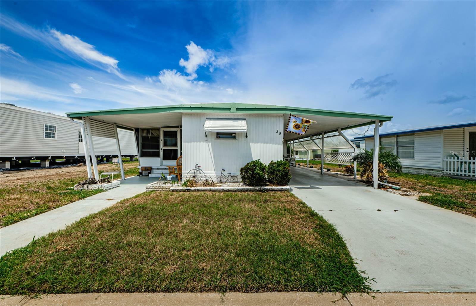 Property Photo: 35 Drury Lane FL 34689
