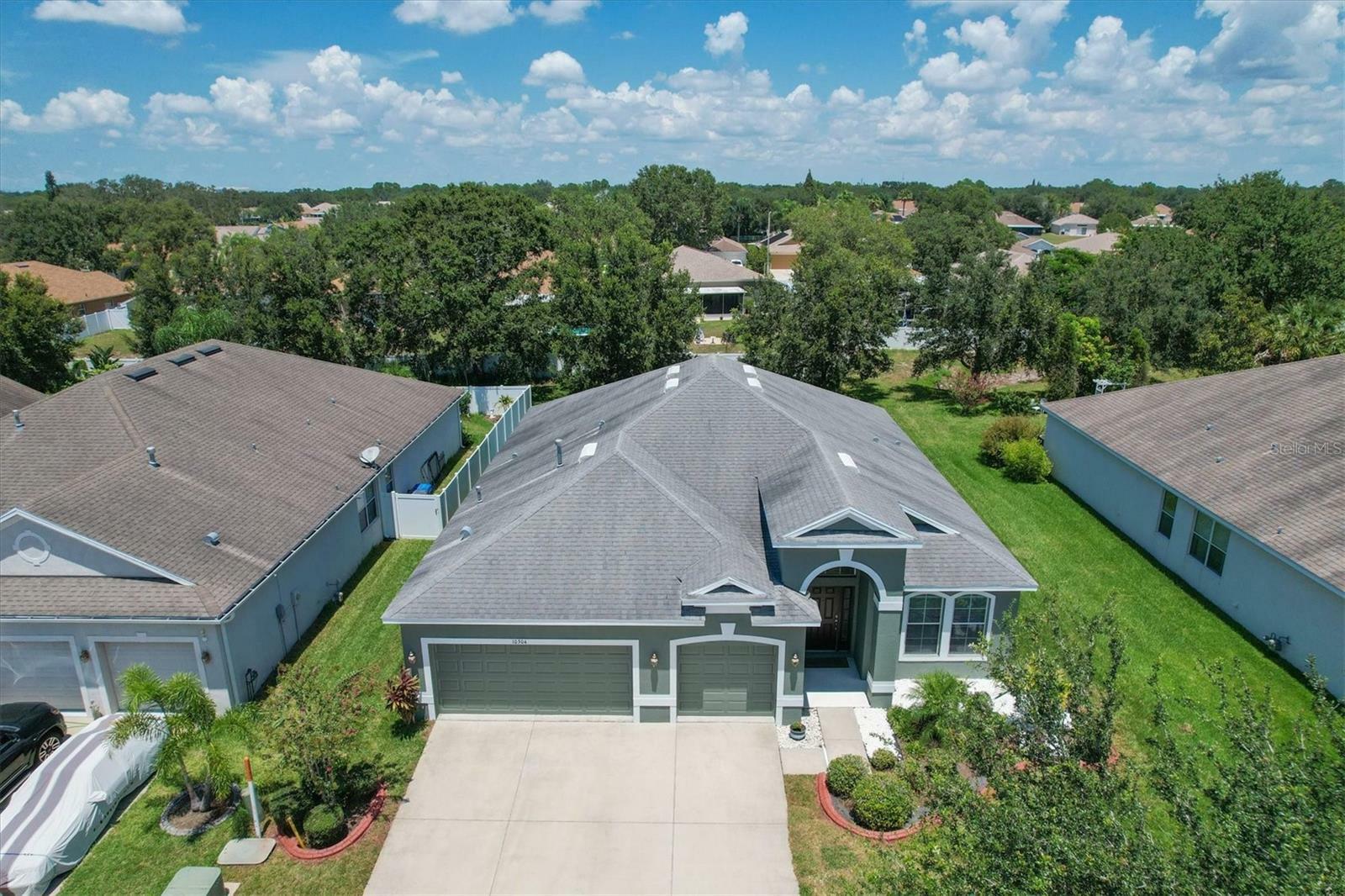 Property Photo: 10304 Holland Road FL 33578