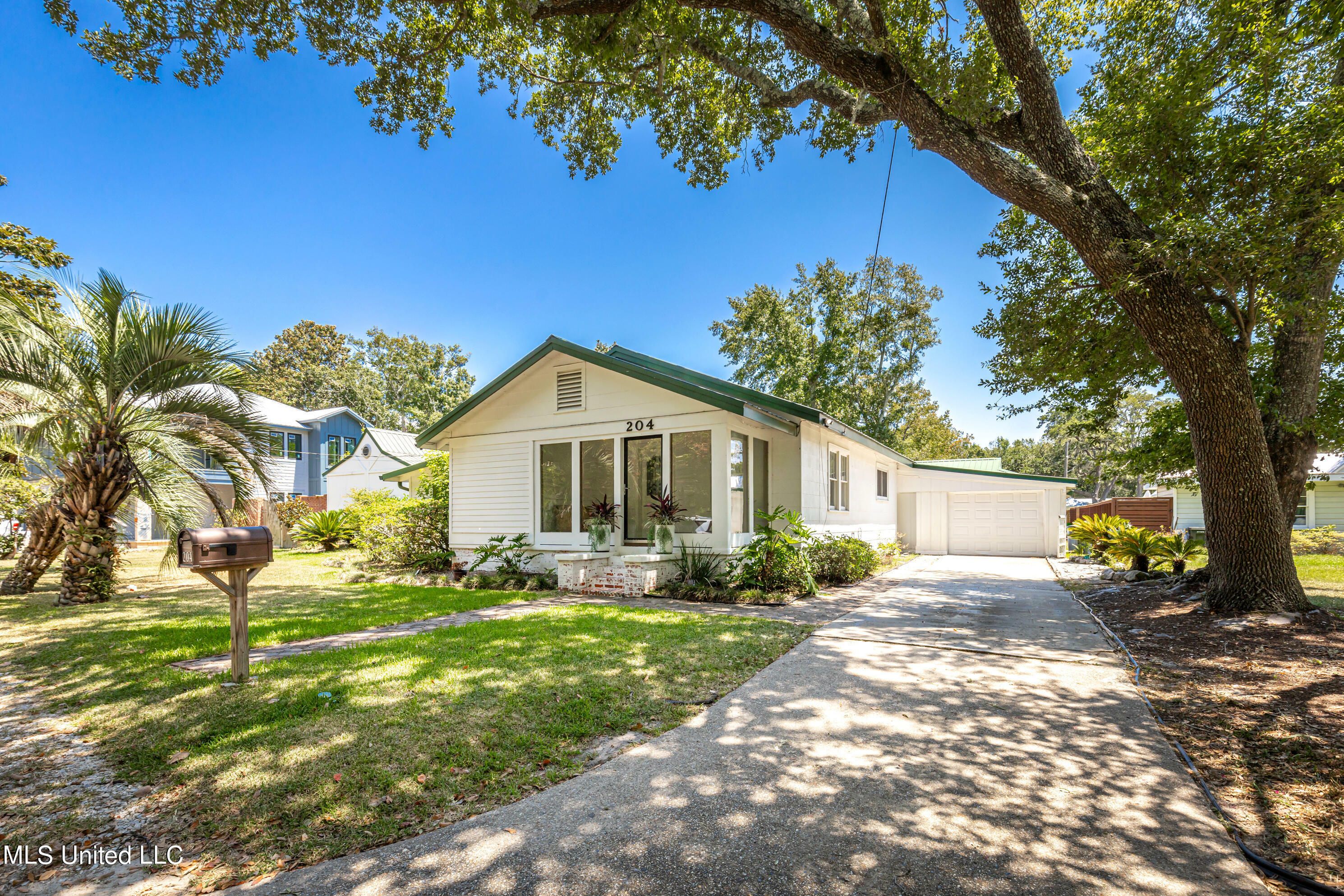 Property Photo:  204 Hillandale Avenue  MS 39564 