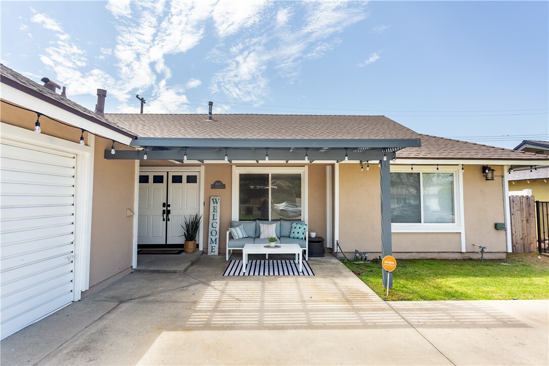 Property Photo:  1900 E Stearns Avenue  CA 90631 