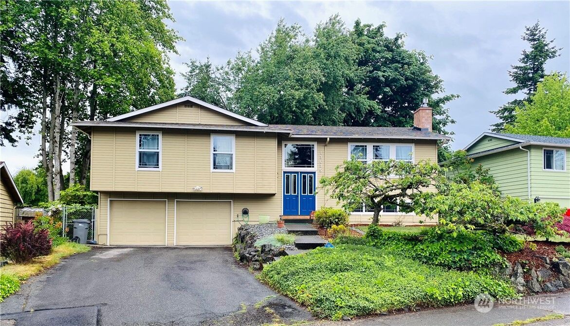 Property Photo:  13635 SE 171st Place  WA 98058 