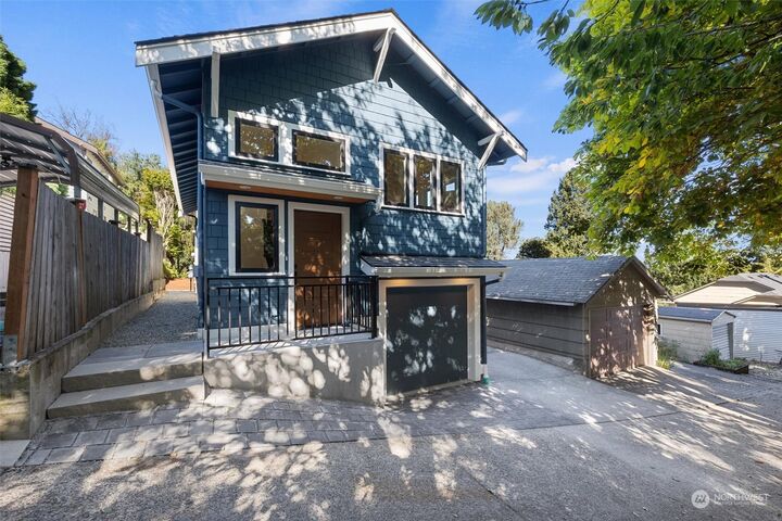 Property Photo:  2708 1st Avenue W  WA 98109 