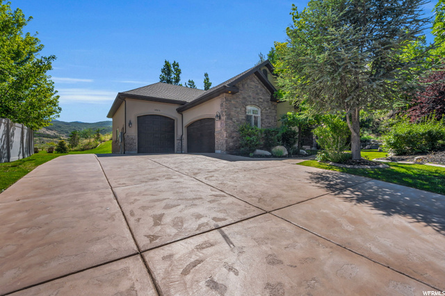 Property Photo: 1864 E Standing Oak Dr S UT 84020