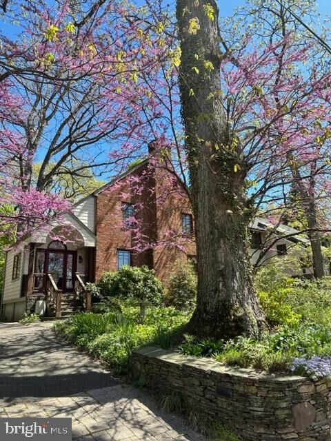 Property Photo:  131 N Irving Street  VA 22201 