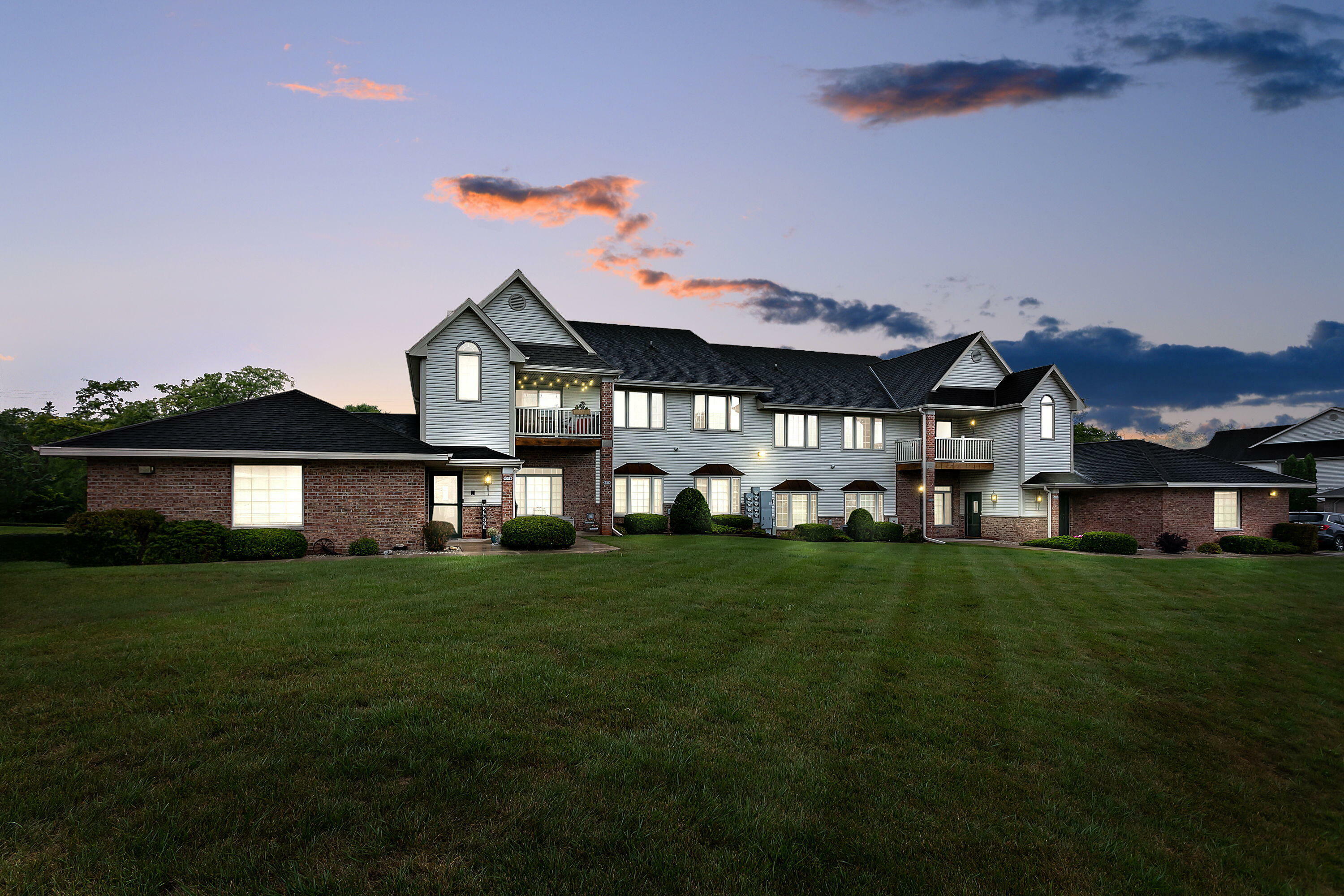 Property Photo: 827 Cheyenne Ave C WI 53024