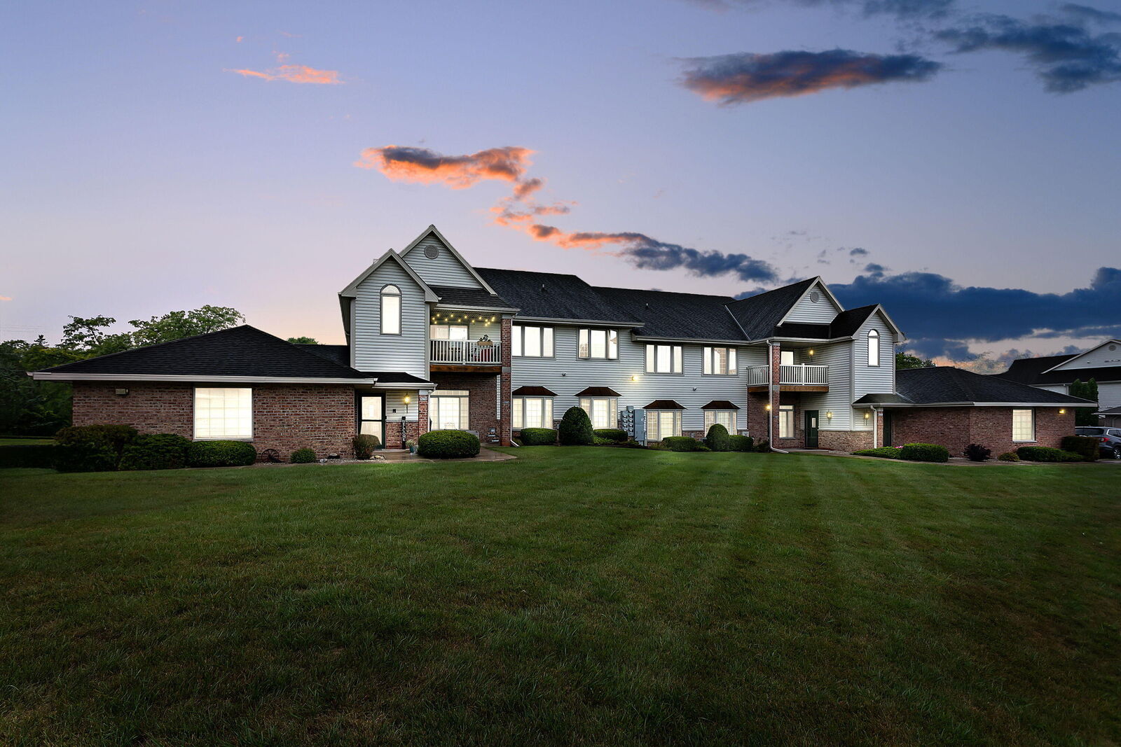 Property Photo:  827 Cheyenne Ave  WI 53024 