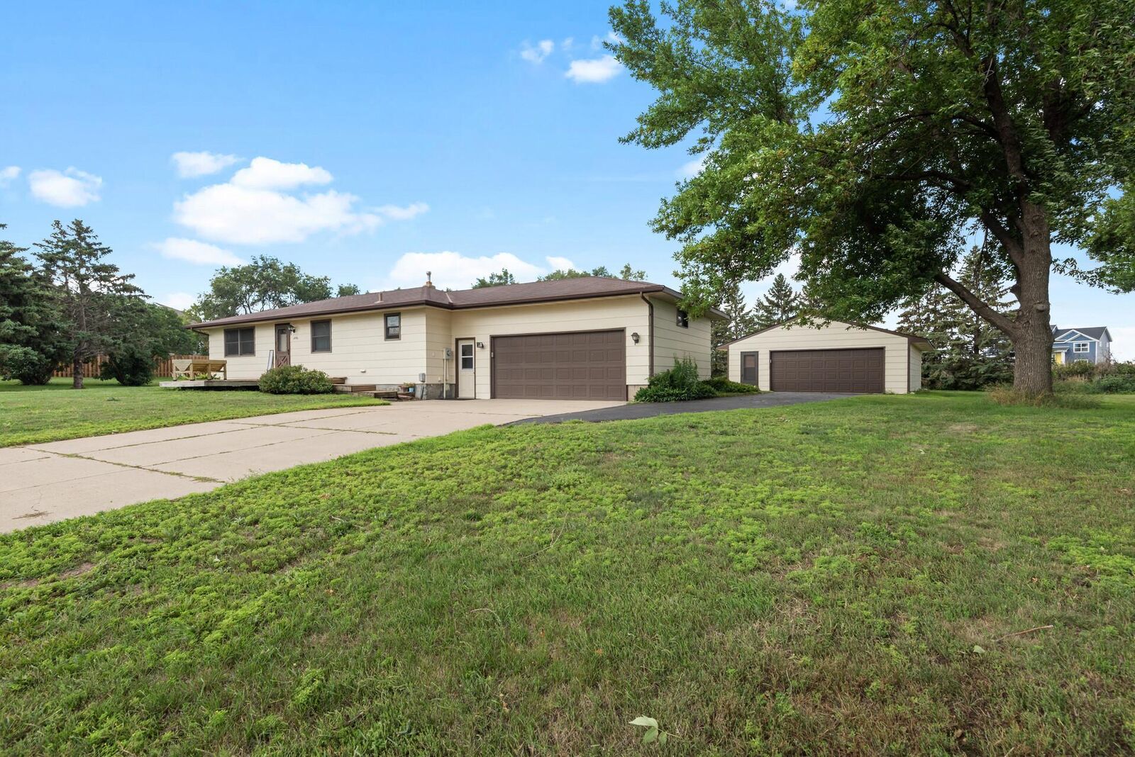 Property Photo: 1446 Sharon Parkway MN 55379