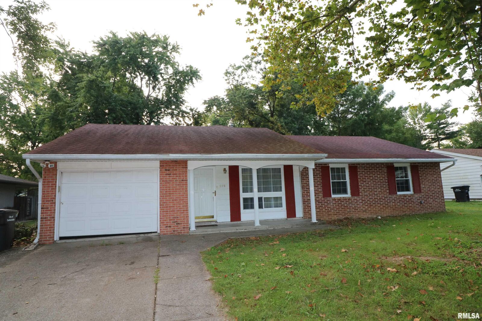 Property Photo:  215 S Canterbury Drive  IL 62901 