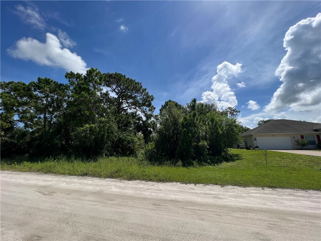Property Photo: 7866 104th Court FL 32967