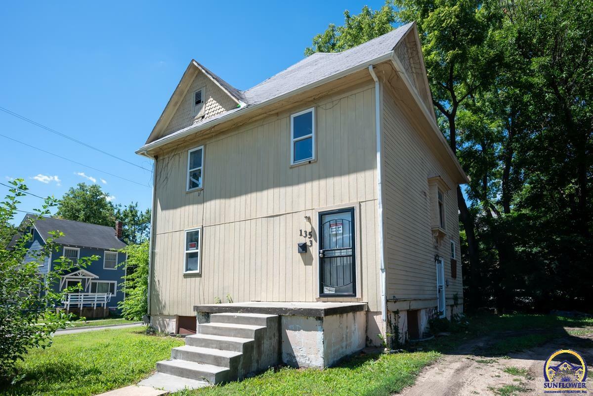 Property Photo:  1353 SW Western Ave  KS 66604 