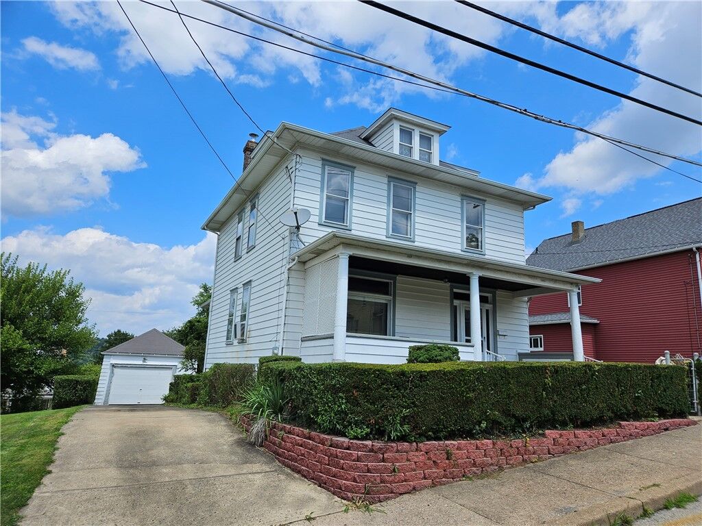 Property Photo:  1221 Summit Ave  PA 15062 