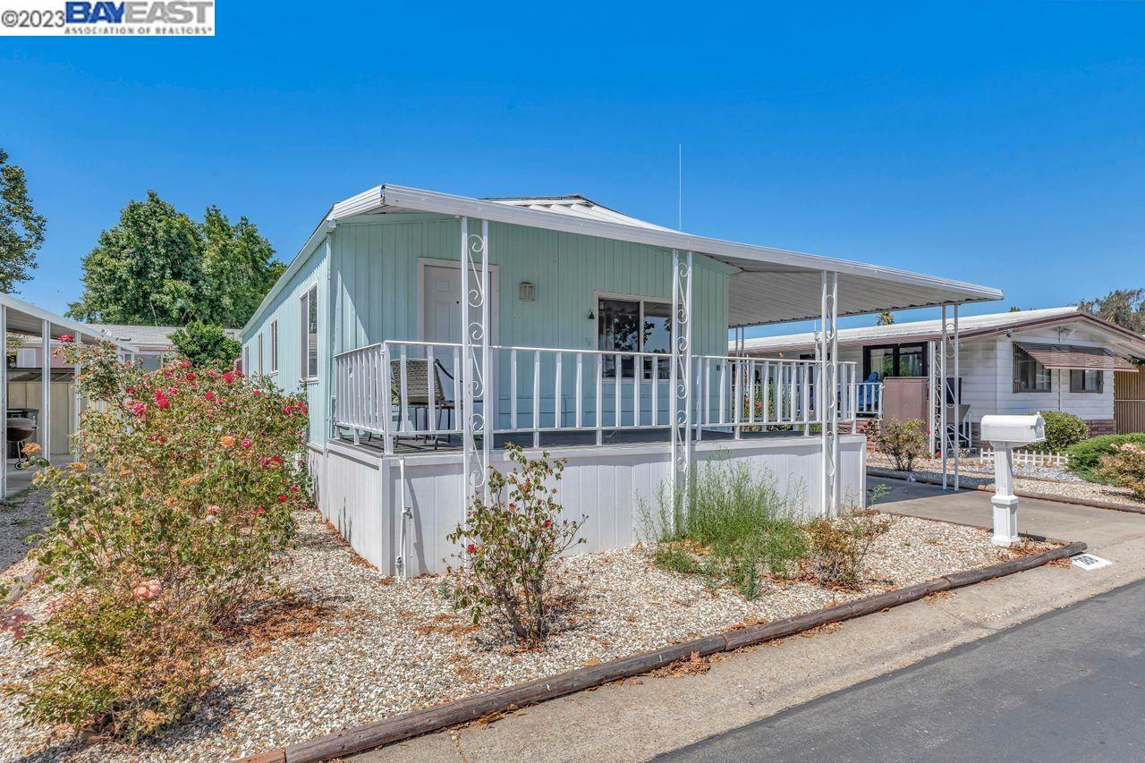Property Photo: 388 Tropicana Way 388 CA 94587