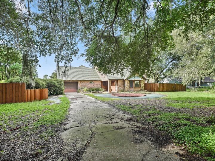 Property Photo: 5359 County Road 122N FL 34785