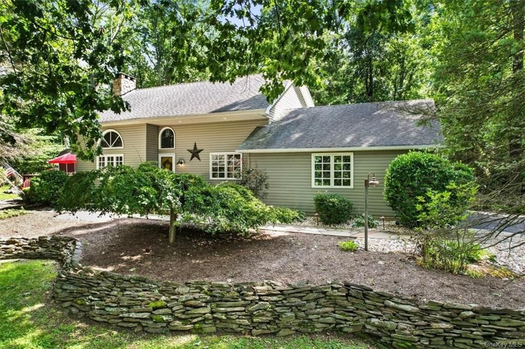 Property Photo:  2 Bittersweet Way  NY 10990