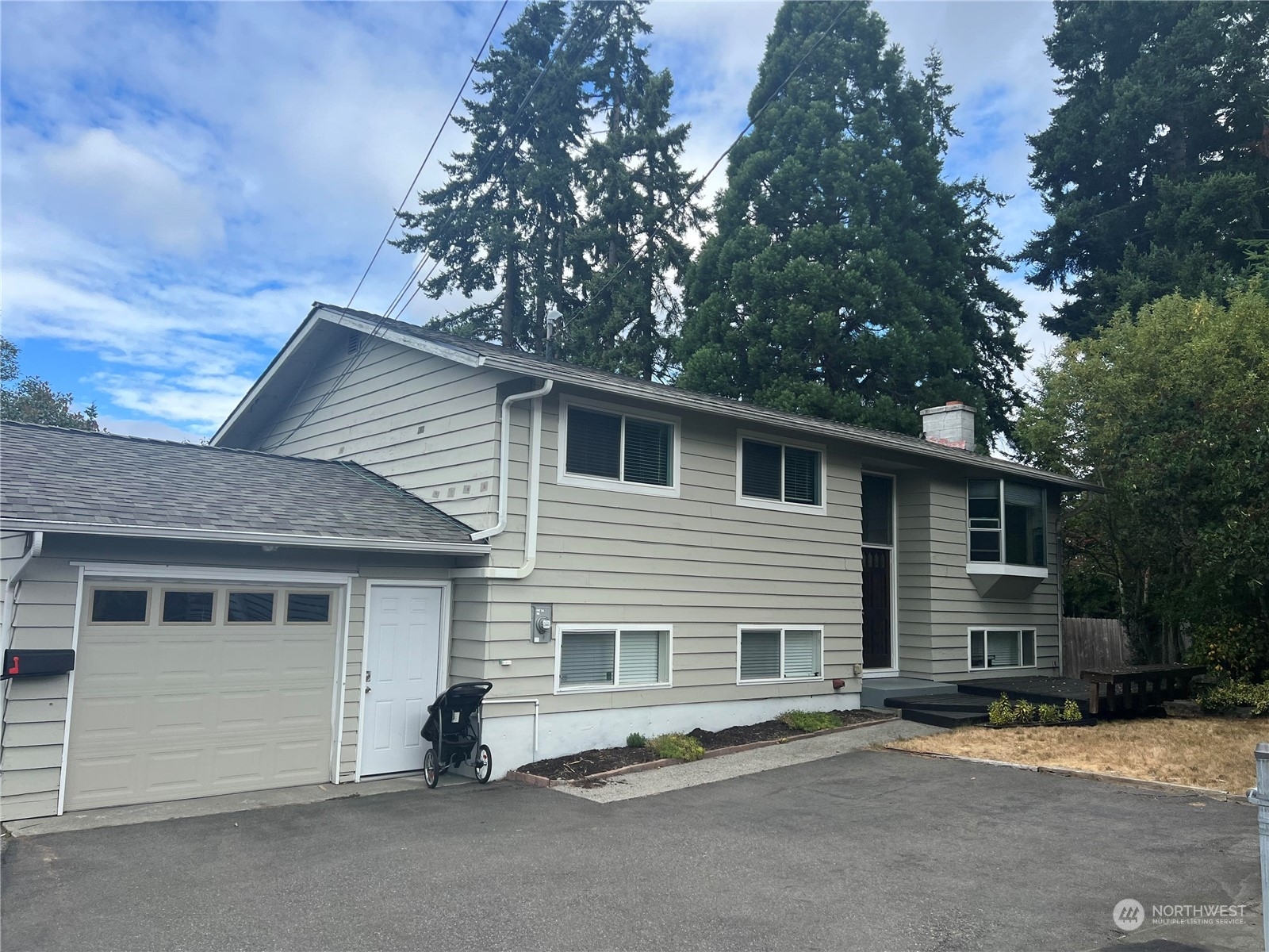 Property Photo:  21518 88th Avenue W  WA 98026 