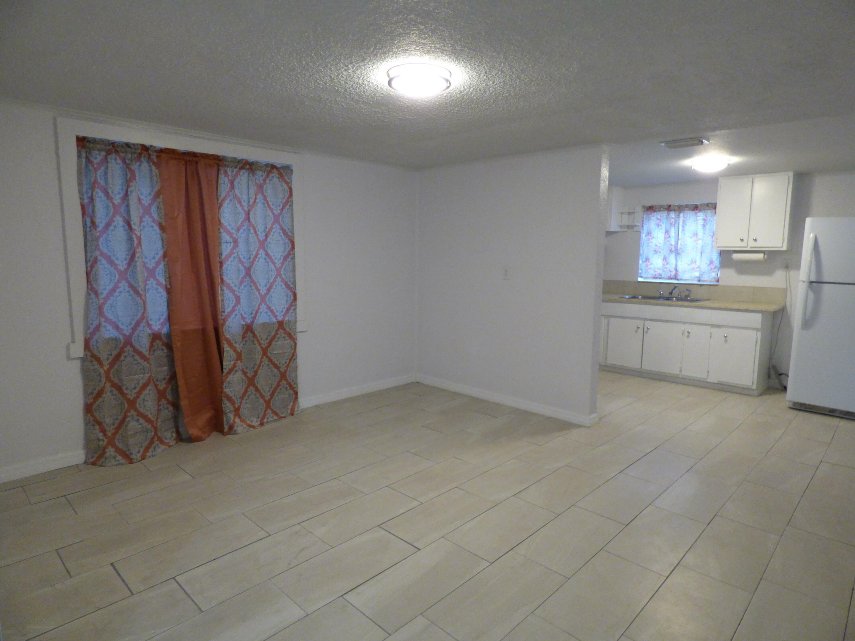 Property Photo: 1135 E Voorhis Avenue FL 32720