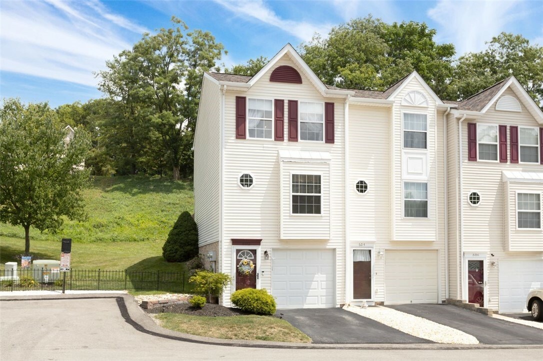 Property Photo:  602 Palace Ct  PA 15227 