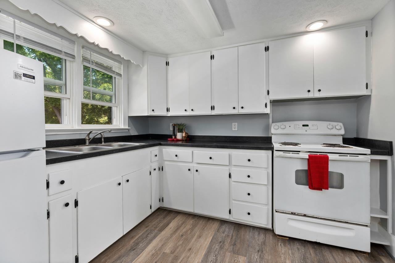 Property Photo: 1631 W Beverley St VA 24401