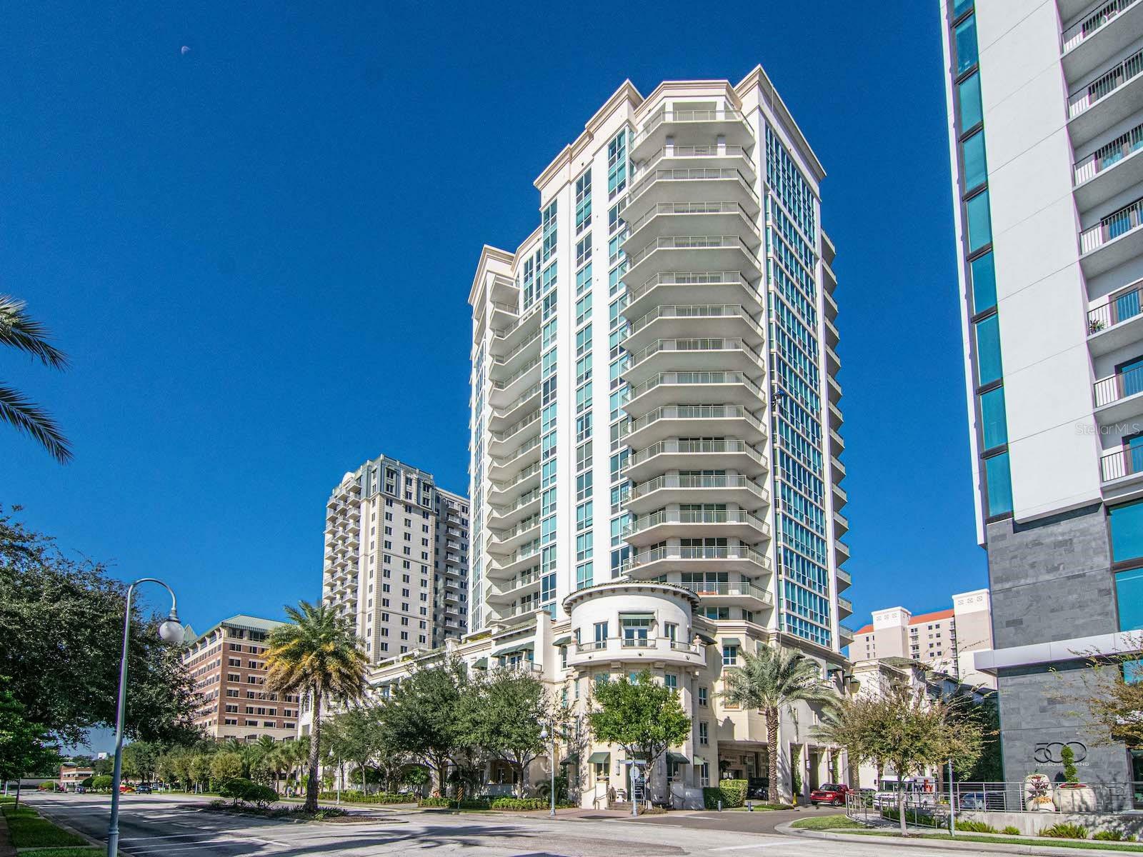 Property Photo:  450 Knights Run Avenue 104  FL 33602 