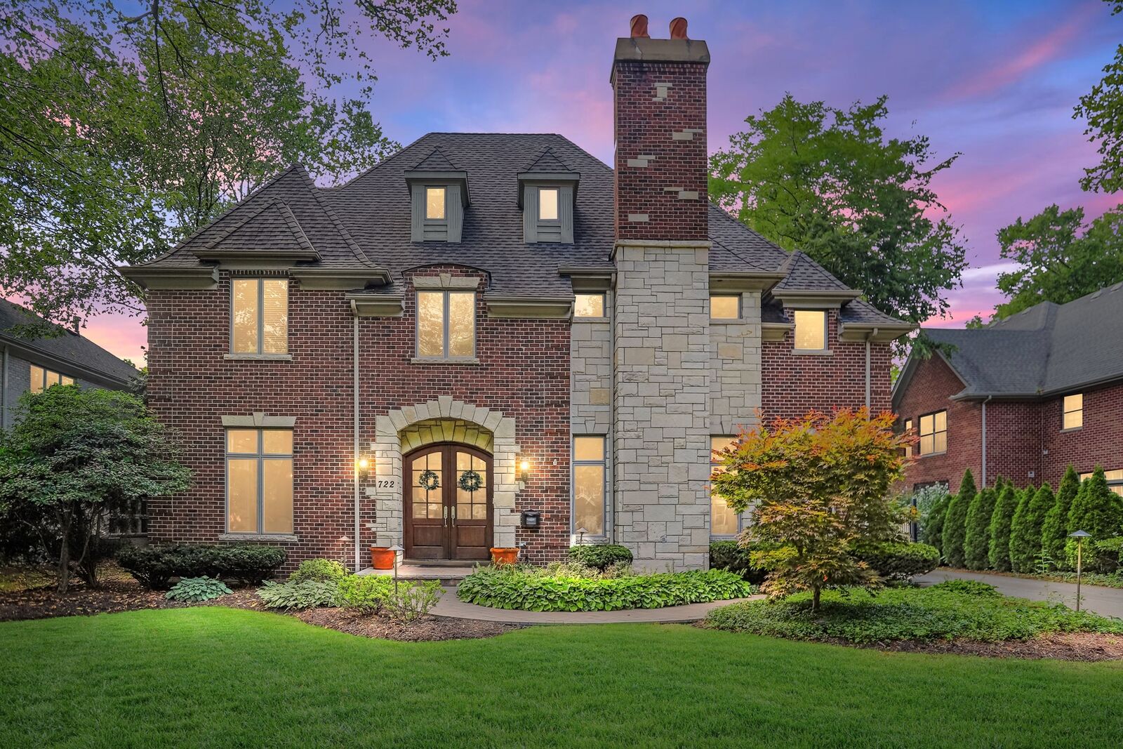 Property Photo:  722 N Elm Street  IL 60521 