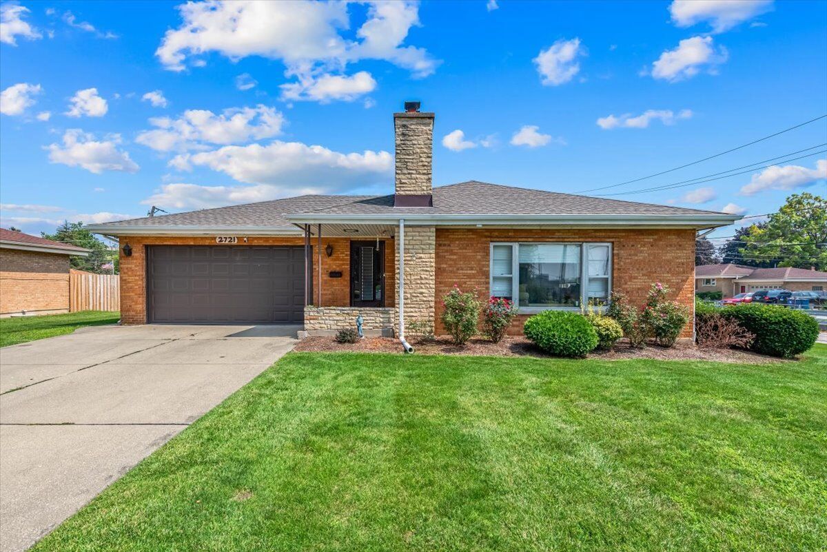 Property Photo:  2721 Sarah Street  IL 60131 